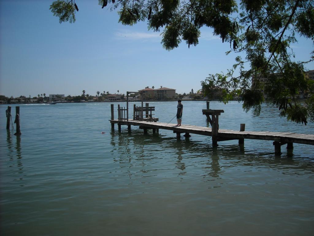 Boca Ciega Bay Apartment セント・ピート・ビーチ エクステリア 写真