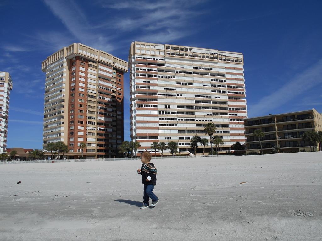 Boca Ciega Bay Apartment セント・ピート・ビーチ エクステリア 写真
